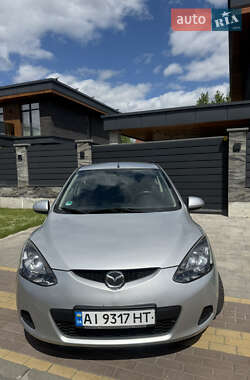 Хэтчбек Mazda 2 2009 в 