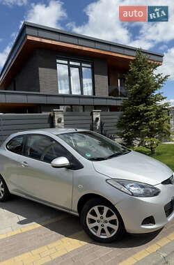 Хэтчбек Mazda 2 2009 в 