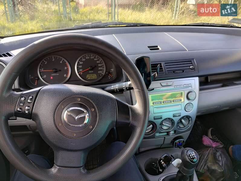 Хэтчбек Mazda 2 2004 в Ровно
