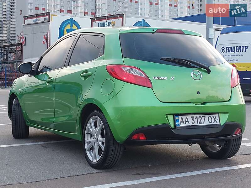 Хетчбек Mazda 2 2009 в Києві