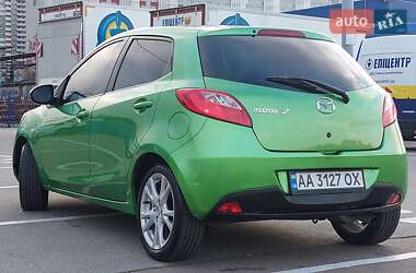 Хэтчбек Mazda 2 2009 в 