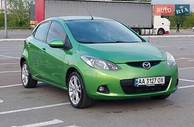 Хэтчбек Mazda 2 2009 в 