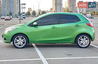 Хэтчбек Mazda 2 2009 в 