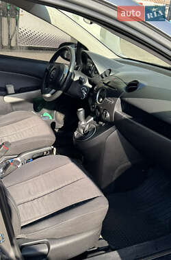 Хэтчбек Mazda 2 2009 в 