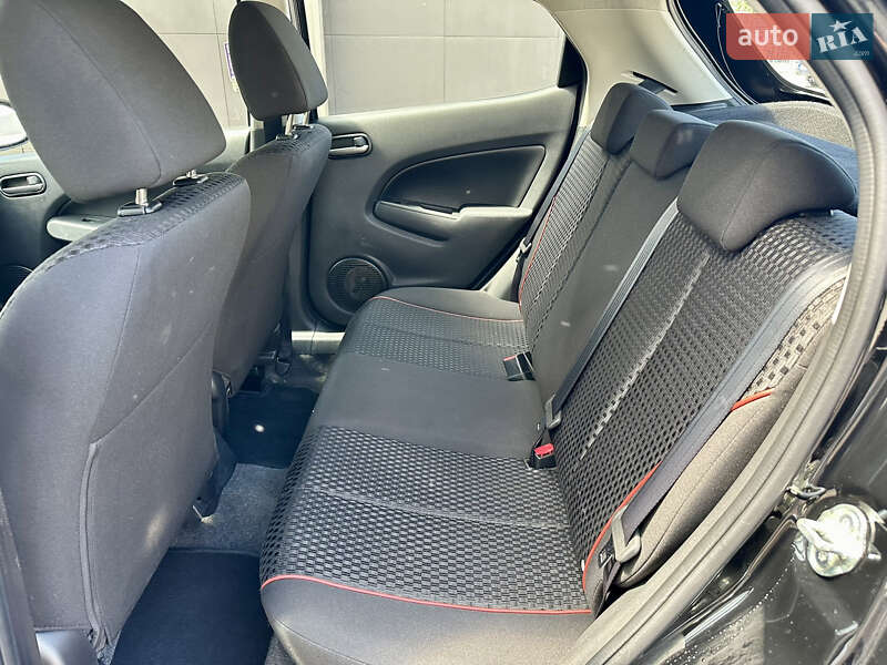 Хэтчбек Mazda 2 2011 в Днепре