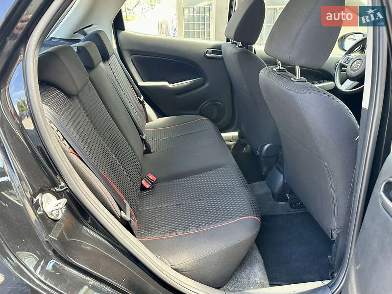 Хэтчбек Mazda 2 2011 в Днепре