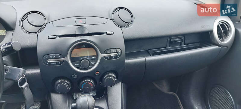Хетчбек Mazda 2 2008 в Чернівцях