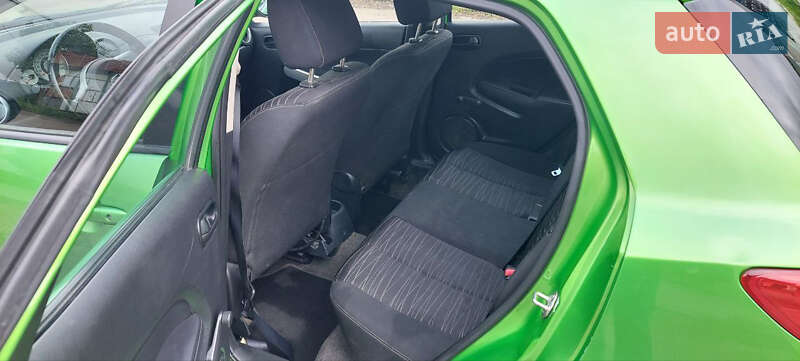 Хетчбек Mazda 2 2008 в Чернівцях