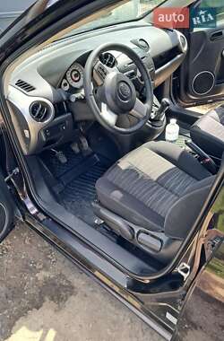 Хэтчбек Mazda 2 2009 в 