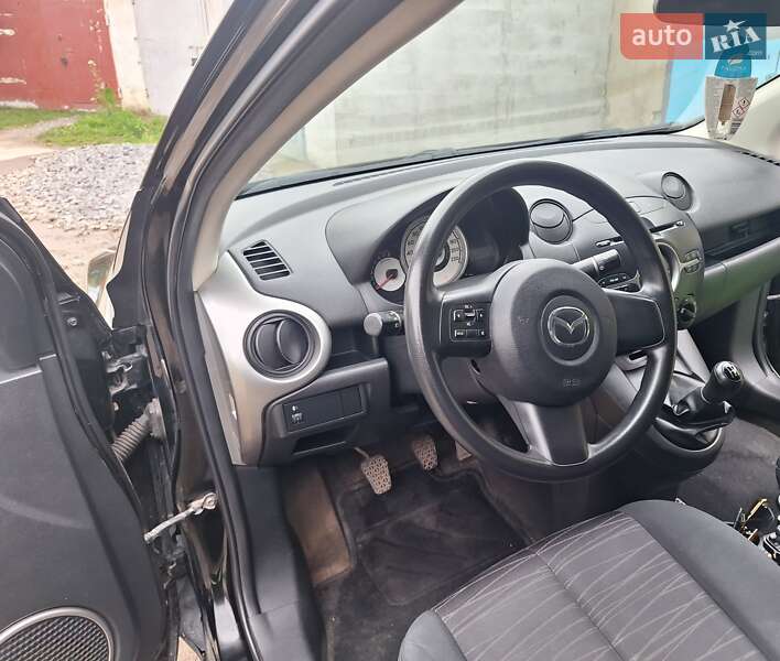 Хетчбек Mazda 2 2007 в Старокостянтинові