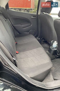Хэтчбек Mazda 2 2011 в 