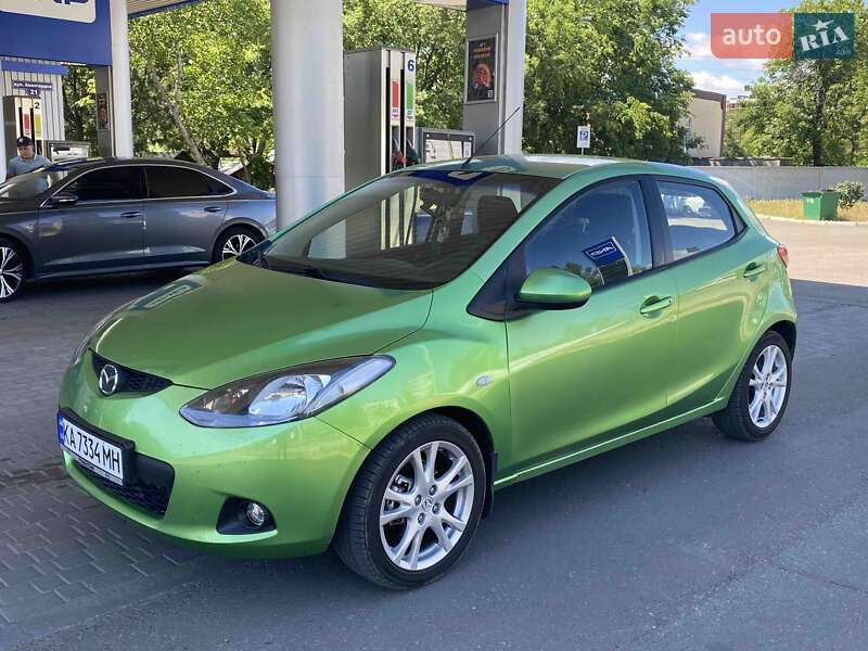 Хэтчбек Mazda 2 2008 в 