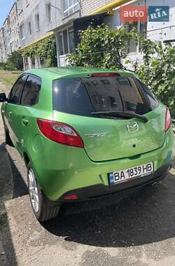 Хэтчбек Mazda 2 2009 в 