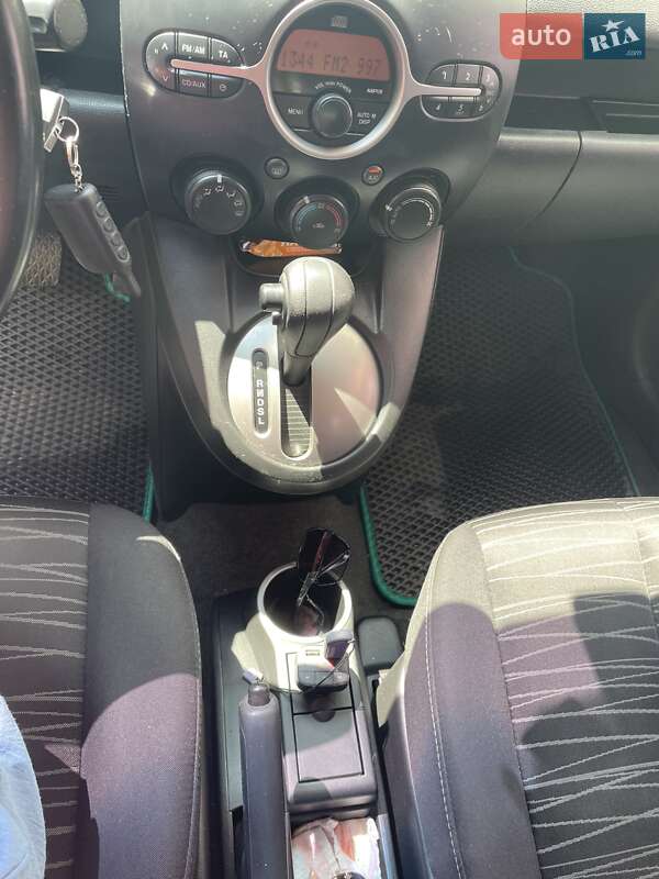Хетчбек Mazda 2 2009 в Кропивницькому