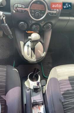 Хэтчбек Mazda 2 2009 в 