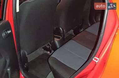 Хэтчбек Mazda 2 2010 в 