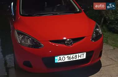 Хэтчбек Mazda 2 2010 в 