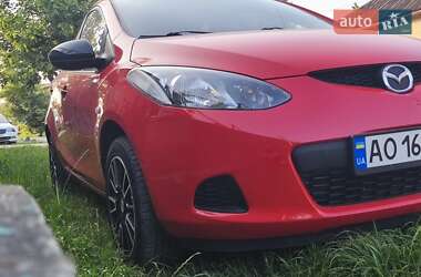 Хэтчбек Mazda 2 2010 в 