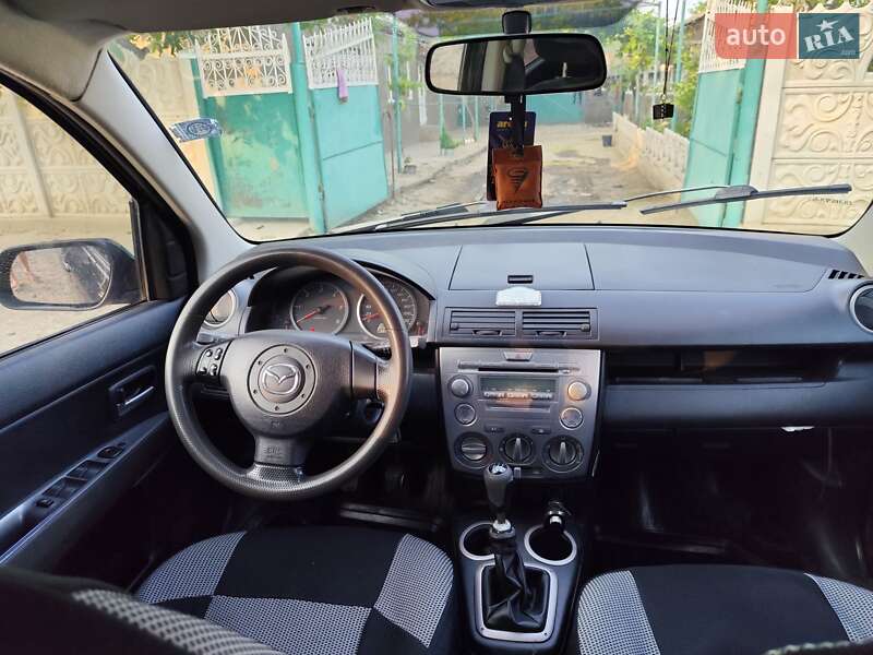 Хэтчбек Mazda 2 2006 в Тарутине