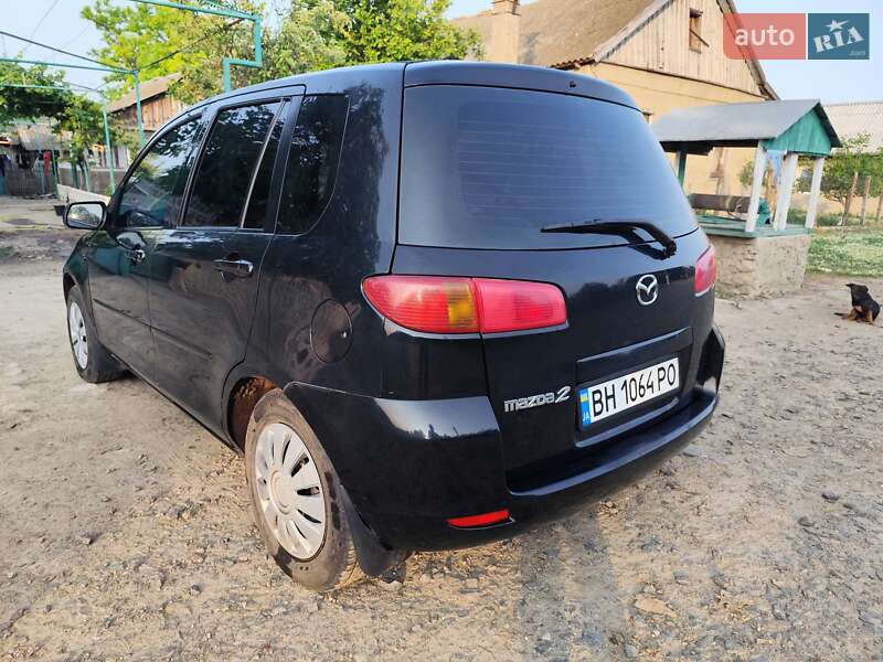 Хэтчбек Mazda 2 2006 в Тарутине
