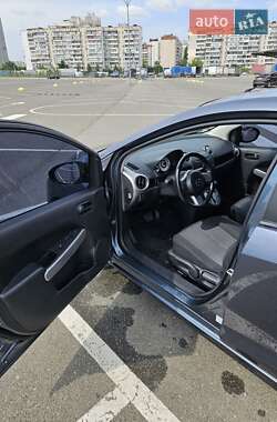 Хэтчбек Mazda 2 2008 в 