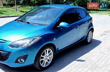 Хэтчбек Mazda 2 2011 в 