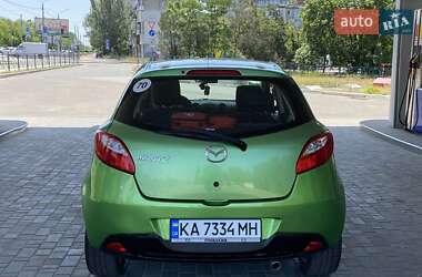Хэтчбек Mazda 2 2008 в 