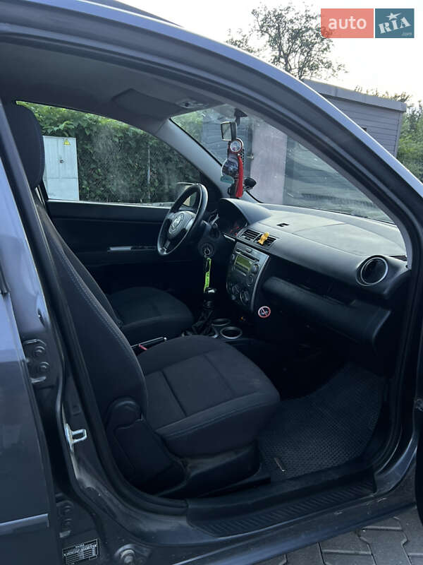Хетчбек Mazda 2 2004 в Надвірній