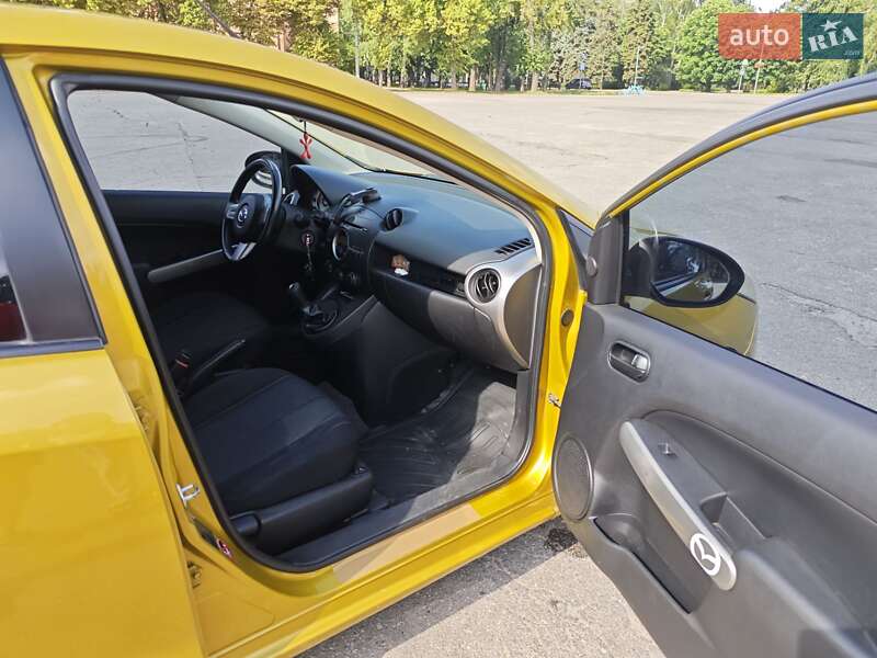 Хэтчбек Mazda 2 2008 в Лозовой