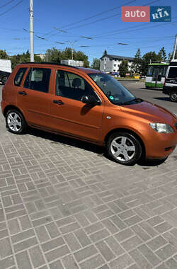 Хэтчбек Mazda 2 2003 в 