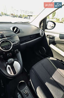 Хетчбек Mazda 2 2008 в 