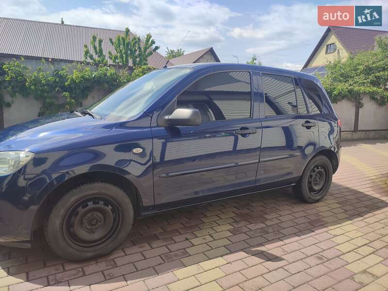 Хэтчбек Mazda 2 2004 в Луцке