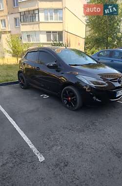 Хэтчбек Mazda 2 2011 в 