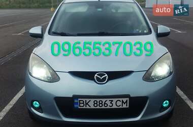 Седан Mazda 2 2010 в Ровно