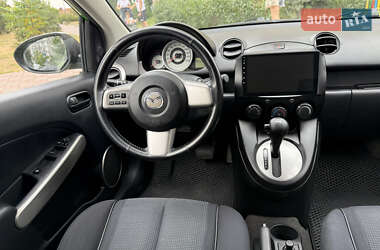 Хетчбек Mazda 2 2009 в 