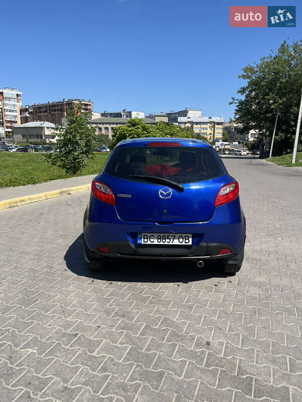 Хетчбек Mazda 2 2009 в Чернівцях