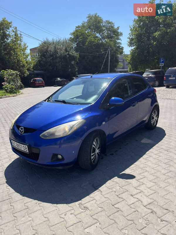Хетчбек Mazda 2 2009 в Чернівцях