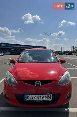 Хэтчбек Mazda 2 2008 в 