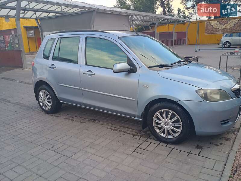 Mazda 2 2003