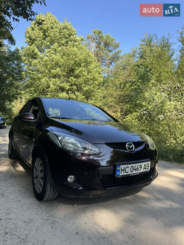 Хэтчбек Mazda 2 2008 в 