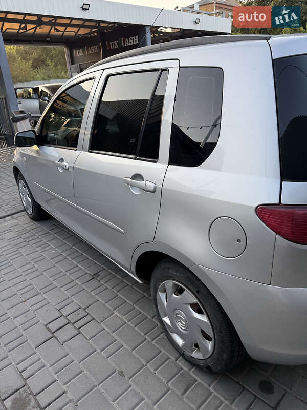 Хэтчбек Mazda 2 2004 в Каменец-Подольском