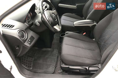 Хэтчбек Mazda 2 2011 в 