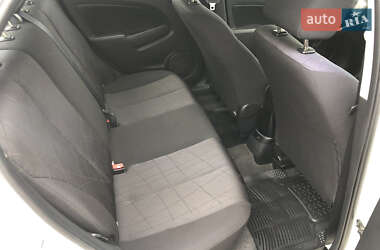 Хэтчбек Mazda 2 2011 в 