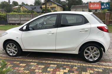 Хэтчбек Mazda 2 2011 в 