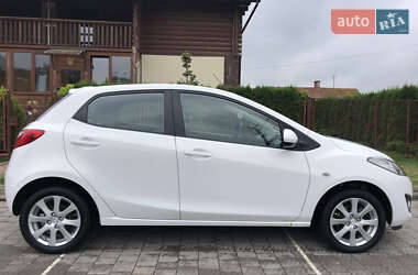 Хэтчбек Mazda 2 2011 в 