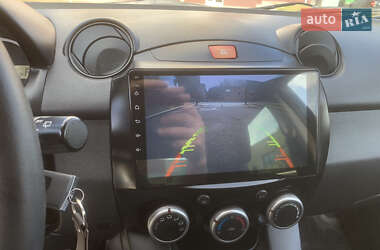 Хэтчбек Mazda 2 2012 в 