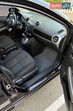 Хэтчбек Mazda 2 2008 в 