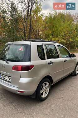 Хэтчбек Mazda 2 2003 в 