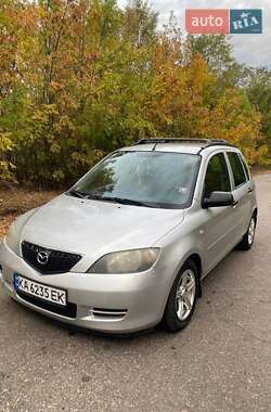 Хэтчбек Mazda 2 2003 в 