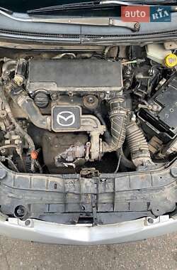 Хэтчбек Mazda 2 2003 в 